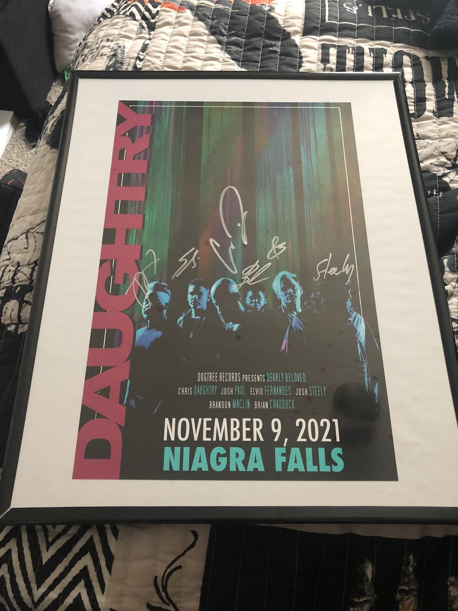 klassic_kassi's tweet photo. When you realize the poster you bought from @Daughtry_News misspelled Niagara😂😂😂😂 https://t.co/4EqhsYVCPu