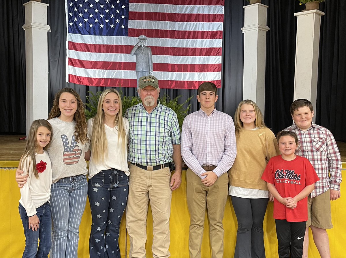 EastUnionAC's tweet photo. E.U. said “thank you” to our veterans this morning with our annual program. Again, thanks for your service! https://t.co/NtZTUjhtmn