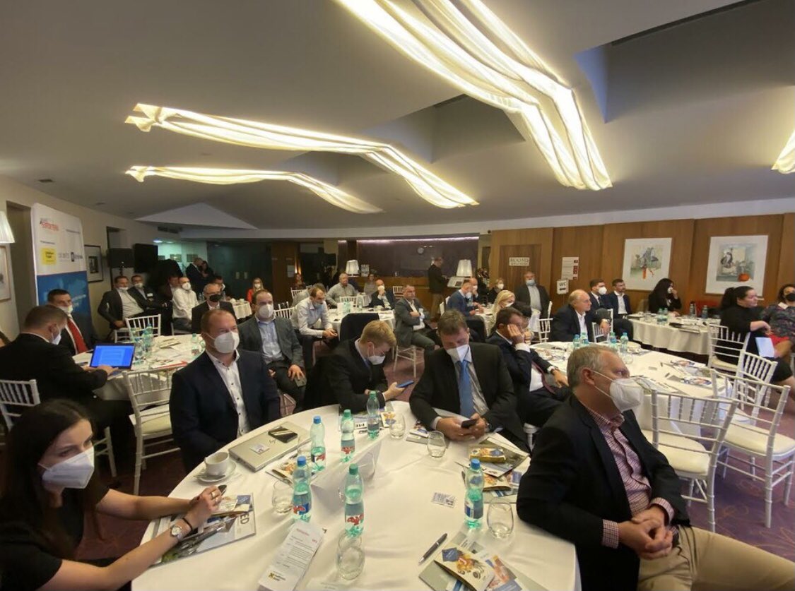 infoegap's tweet photo. EGAP pojistila 1 000 000 000 000 českého vývozu. Na třinácticiferném čísle se podílí vývoz velkých investičních celků i zakázky malých a středních firem.
#podporaexportu #export https://t.co/Ui1kIGJt98