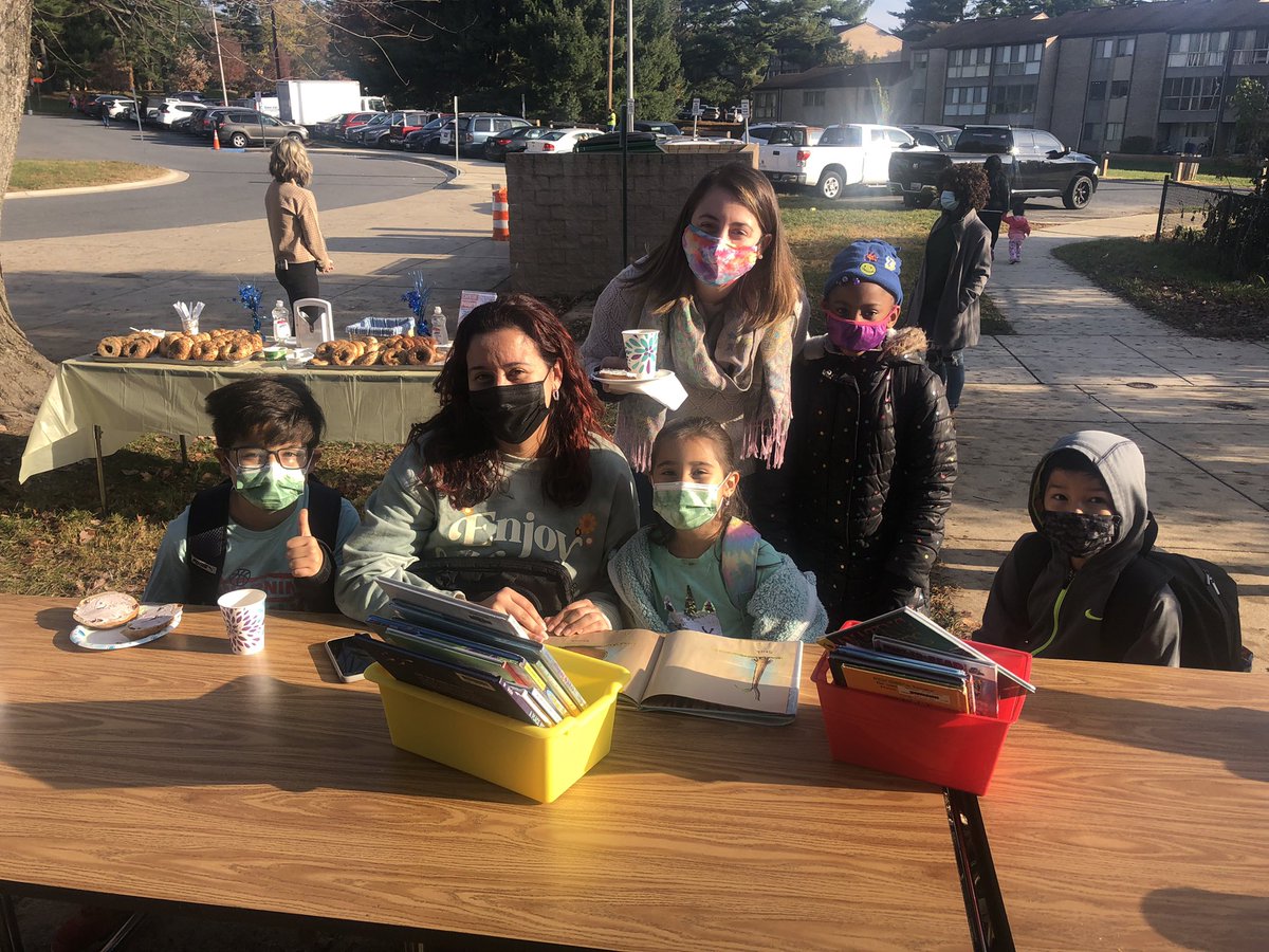 ApWmes's tweet image. Books &amp;amp; Bagels for Grades 2 &amp;amp; 3 #WMES #Wolvesatwork @BSimonMCPS @FranAvilaMil1er