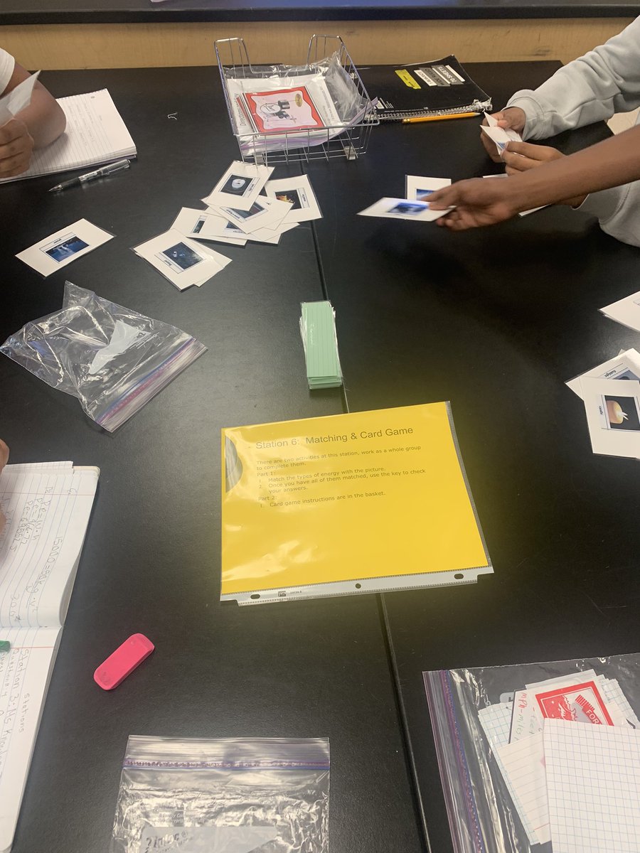 RobinKing11's tweet photo. Science is fun in Ms Knowles room. #Handson #Teacherledsmallgroup @WalkerMS_OCPS @SheliaWindom https://t.co/R8X7MNihJs