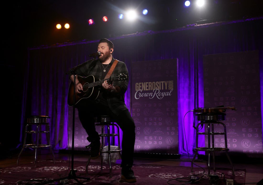 ChrisYoungMusic's tweet photo. In honor of Veterans Day, I teamed up with @CrownRoyal to celebrate our service members with a much deserved #GenerosityHour. Continue to give back to those who serve by visiting https://t.co/gn7xEWu5uD to support our veteran communities. #ad https://t.co/0Pkx0p1gX0