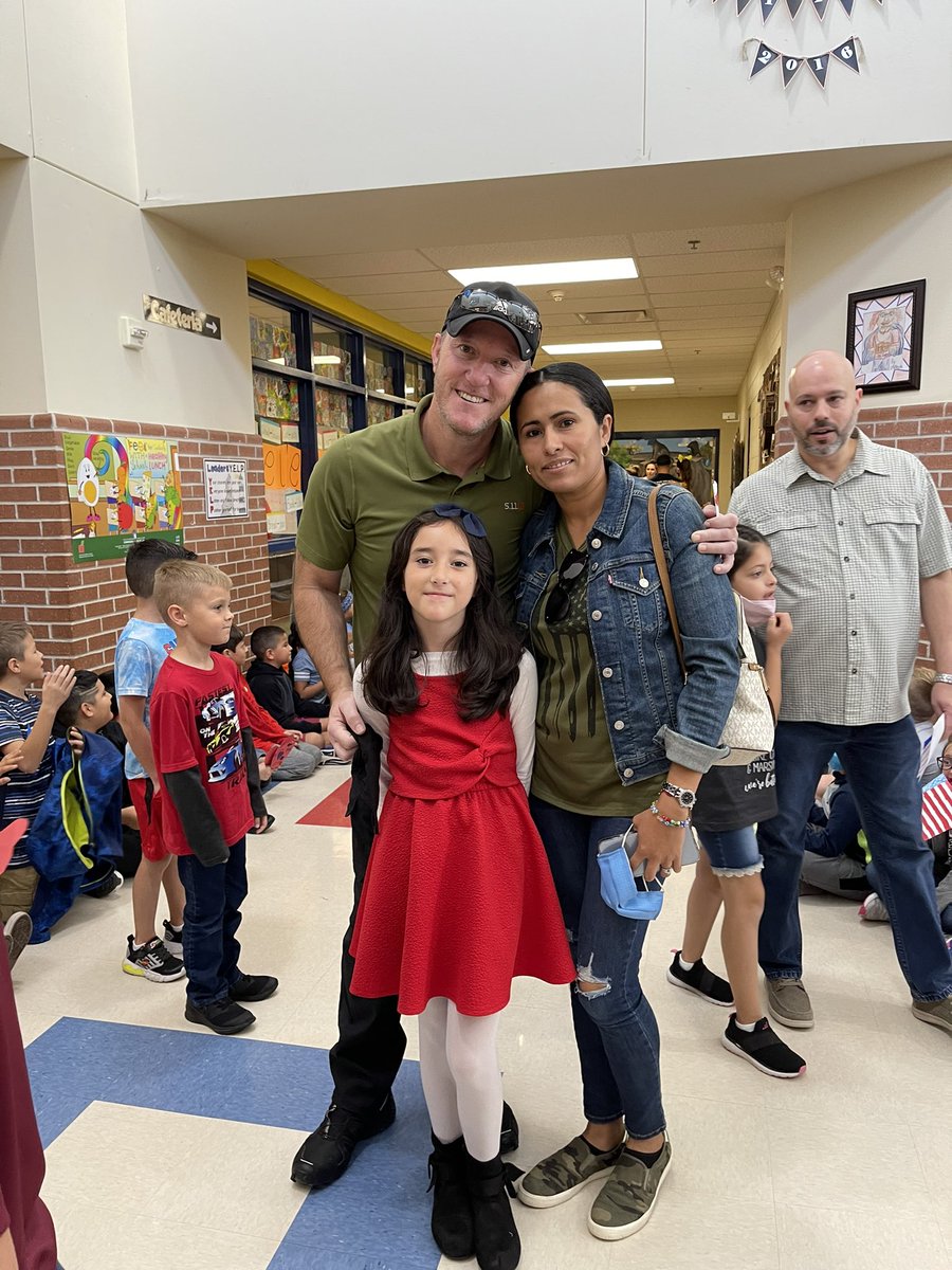 kuentzcoyote's tweet photo. On Veteran's Day, @NISDKuentz honors all who have served in the U.S. Armed Forces. #VeteransDay2021 https://t.co/ZkL8QiuOqm