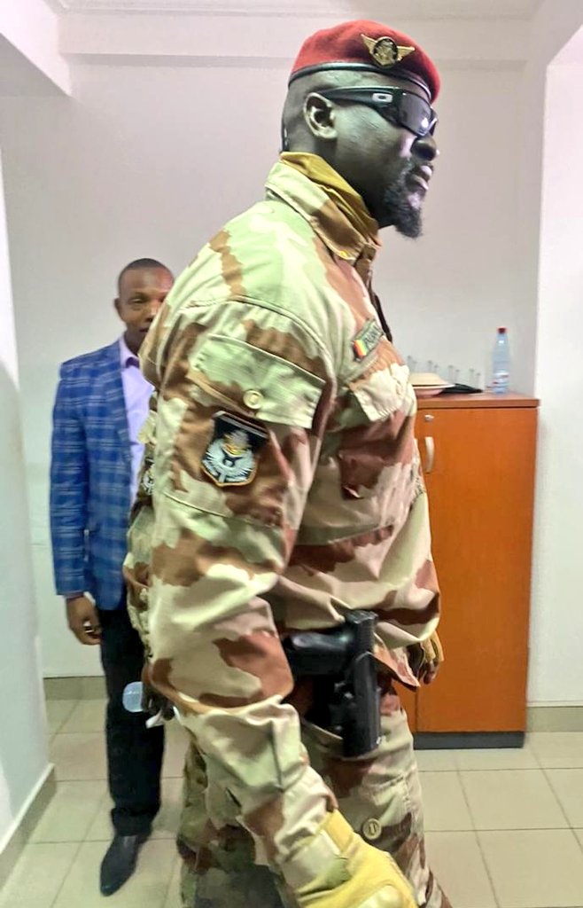 EXCLUSIF : Visite du President de la Transition, Chef de l'Etat, le Colonel Mamadi Doumbouya à la Chancellerie aujourd'hui.
Nous y reviendrons.
@cnrd_gn <a href="/Presidence_gn/">Présidence de la Guinée</a> <a href="/GouvGN/">Gouvernement GN</a> #Guinée #Justice