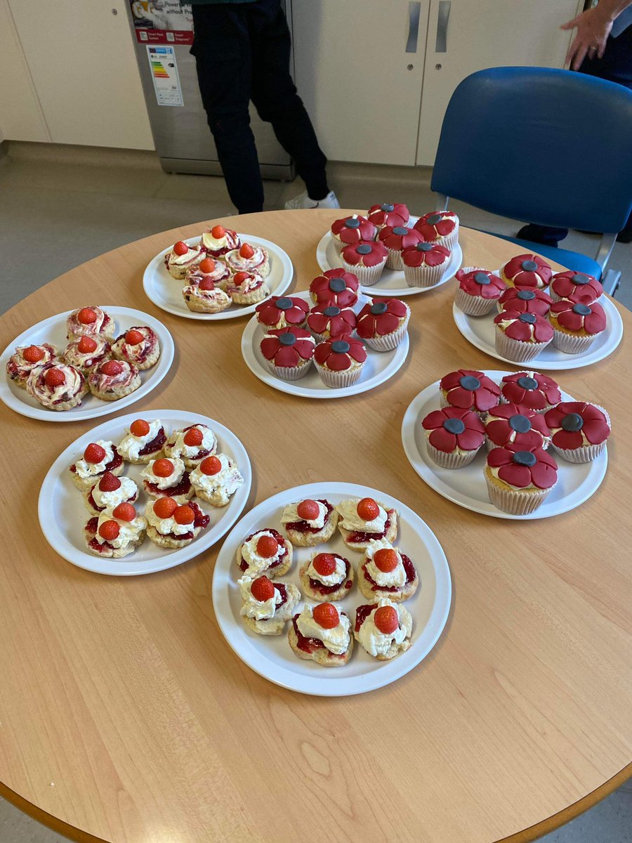 adelebarker_x's tweet photo. @WardShakespeare  11/11/21. A day well spent for Remembrance Day today. The ladies really enjoyed paying tribute and listening to old music from the past ❤️ https://t.co/mtaV4JqwHK