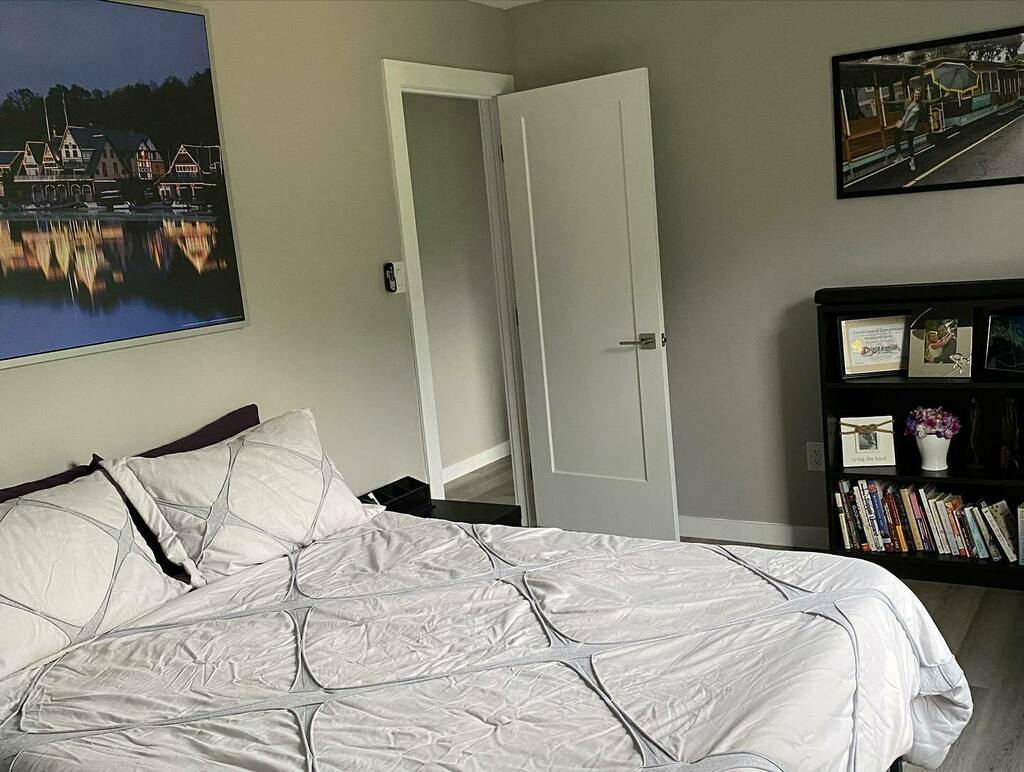 mollymanchestr's tweet photo. And the guest room transformation! #swipe for the before! #renovation #after https://t.co/Oodsi76BPr