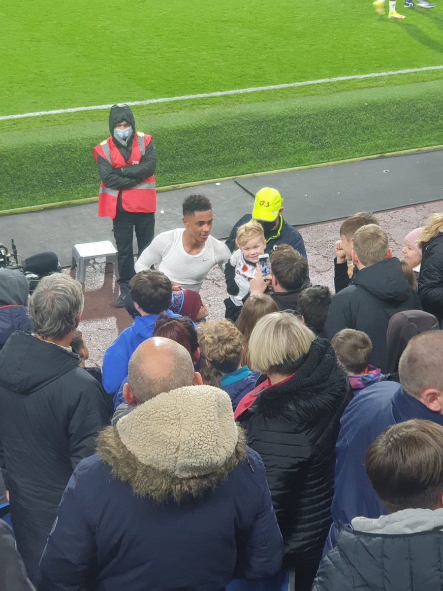 harryvarley9's tweet photo. @England @JacobRamsey28 @bt_uk ❤️ https://t.co/vrrSIymQvj