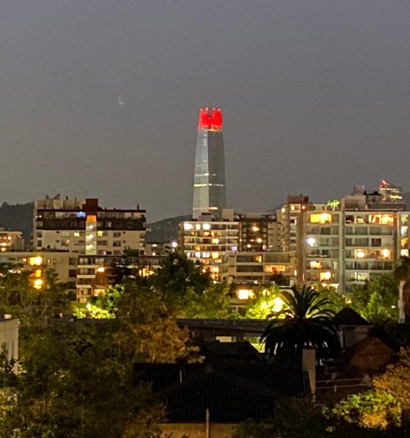 TheSwiftSociety's tweet photo. 🧣| The tallest building in South America has turned itself 'Red' In honor of #RedTaylorsVersion

— Located at the capital of Chile, Santiago ❤️ 🇨🇱 https://t.co/csPLgeqikr