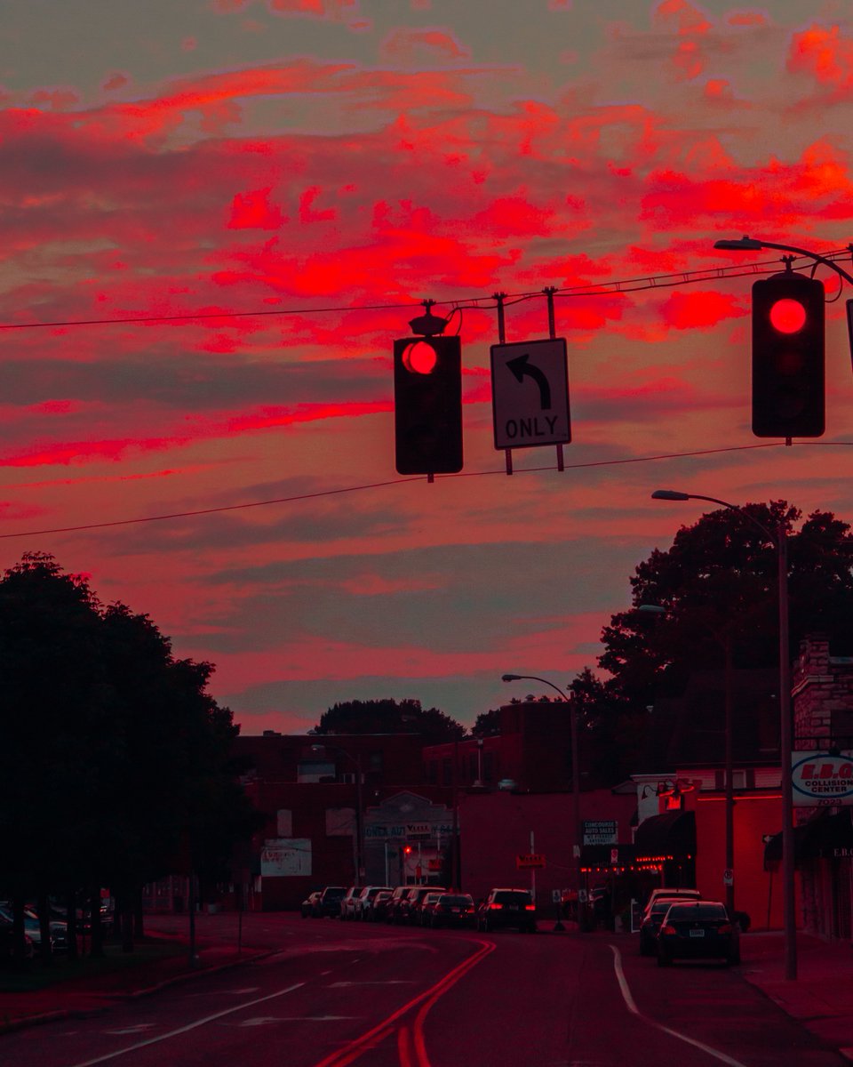 ArtisticVisuals's tweet photo. the sky on fire https://t.co/KTMG5icW77