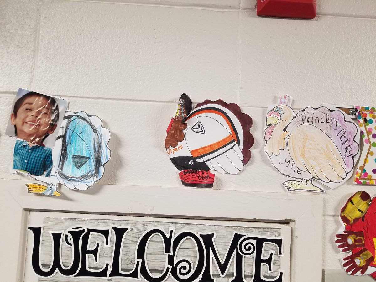 MsCteach2nd's tweet photo. No turkeys in 2nd grade!#wcsflight #saveturkeys #readmorelearnmore https://t.co/6bxrcGFBAr