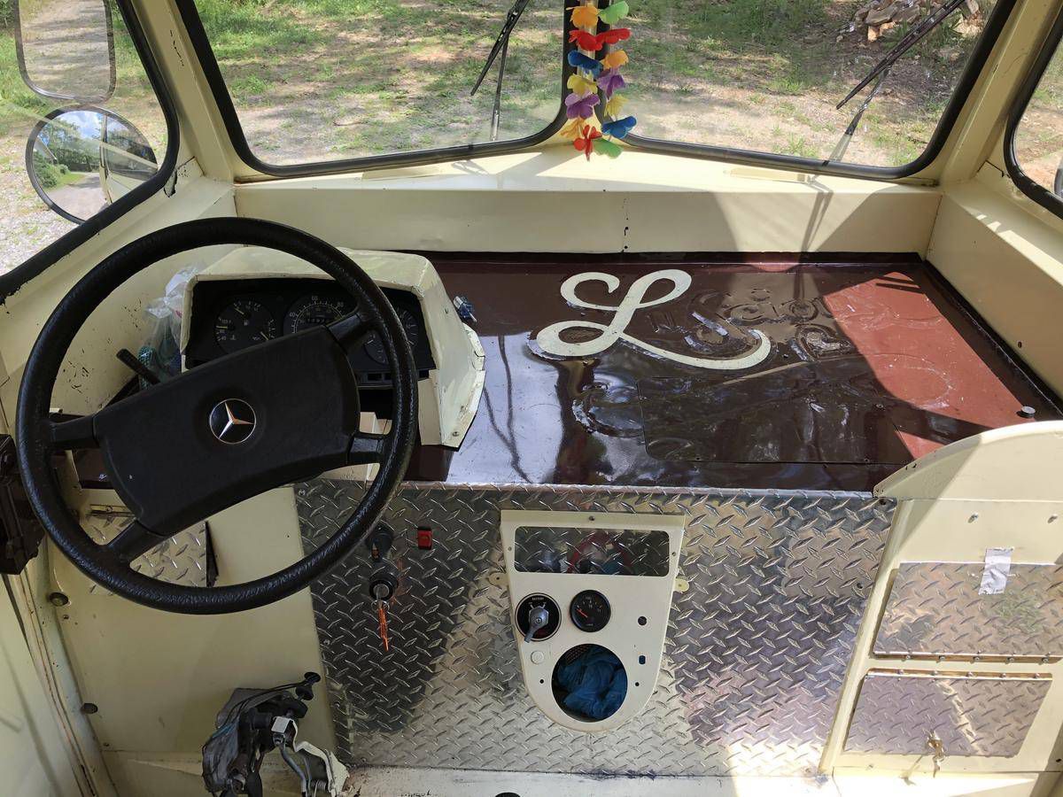 Jetstar1311's tweet photo. The 1956 Dodge "Shorty" Postal Van. It has Virgil Exner's trademark "Flookerang" emblems on the front fenders too. #ForwardLook https://t.co/h6XFOS3lQN