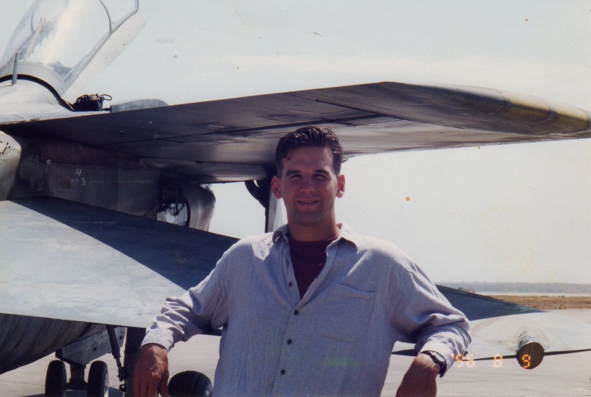 EAPanels's tweet photo. 🇺🇸💪🏼 Happy #VeteransDay! Thank you to those serving &amp; who have served before. We salute you. We are thankful for the Freedoms you have secured &amp; are securing for us. We honor you!
@TeamAaronR served @USNavy 1993-1997, spent a year abroad on the #USSNimitz 
#EAPanels #USNavy https://t.co/6c96nBnPmF