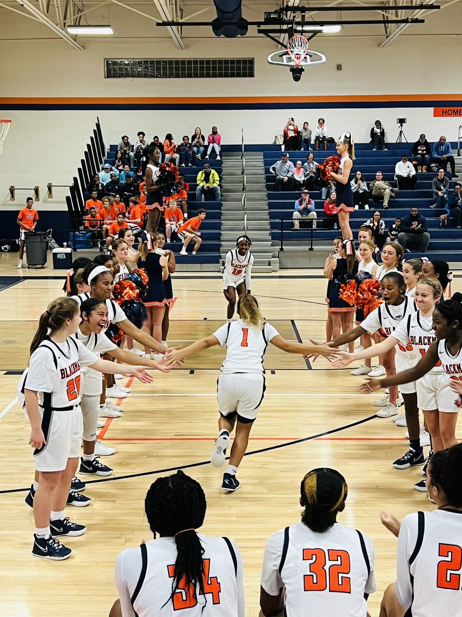 bms_bb_cheer's tweet photo. Itβs a great night to be a Flame! Letβs go BMS!! ππ§‘ππ£π₯#weareblackman #bmsflames @bmsboys_hoops @BMSGirlsHoops https://t.co/cb1Sr14UGp