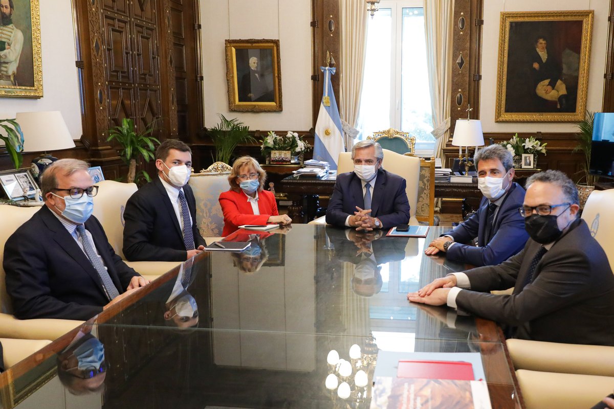 El Grupo Lundin invertirá US$ 4.200 millones en el Proyecto Josemaría para producir cobre, oro y plata en San Juan.

⬆️ Creará más de 5.500 puestos de trabajo.

Se anunció hoy tras una reunión entre el presidente <a href="/alferdez/">Alberto Fernández</a> y Adam Lundin, CEO del Grupo 👇

casarosada.gob.ar/slider-princip…
