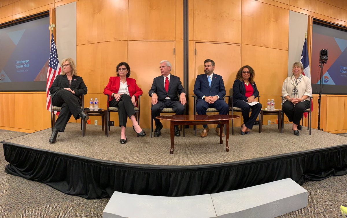 shawndalfloyd's tweet image. From our leadership TownHall to celebrating our veterans..Leading, Serving. Building community. We are Dallas College. @dallascollegetx @pyeper