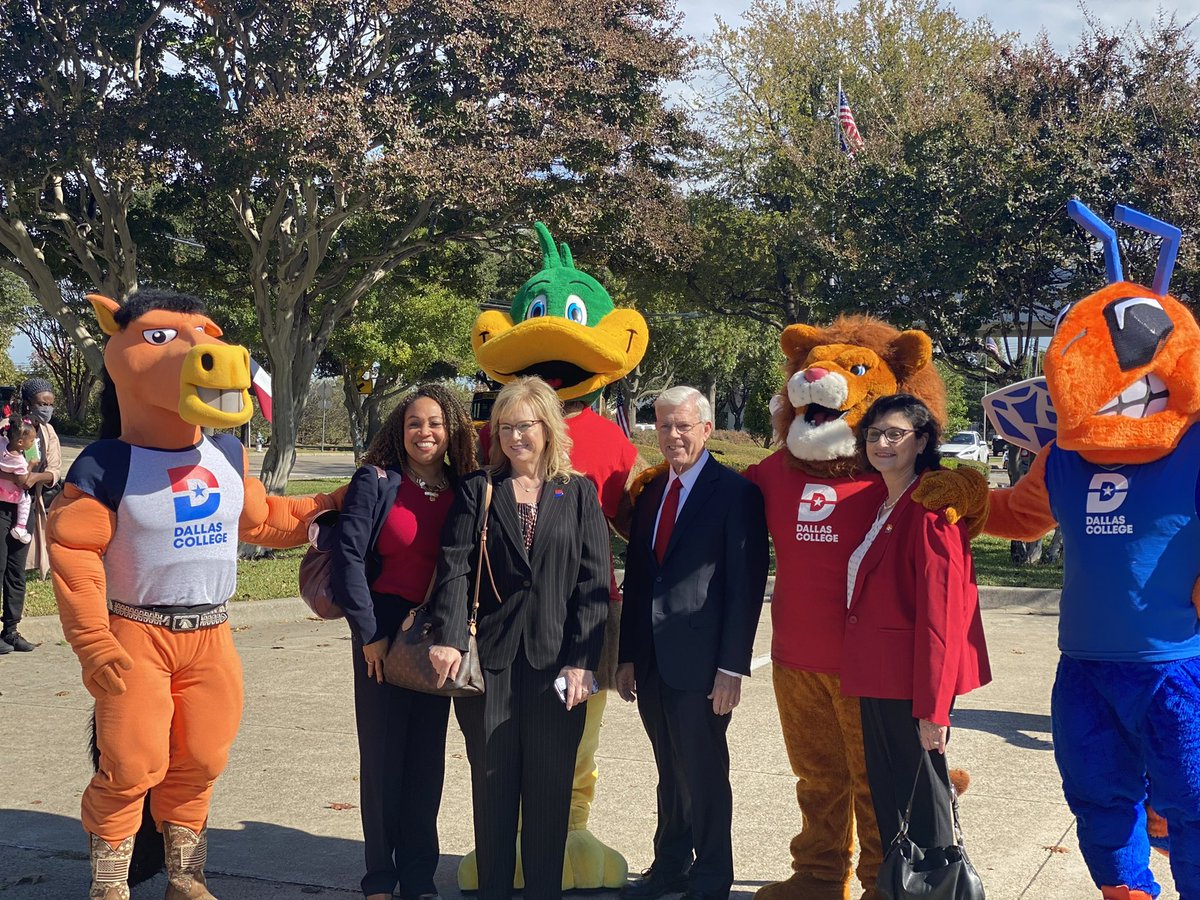 shawndalfloyd's tweet image. From our leadership TownHall to celebrating our veterans..Leading, Serving. Building community. We are Dallas College. @dallascollegetx @pyeper