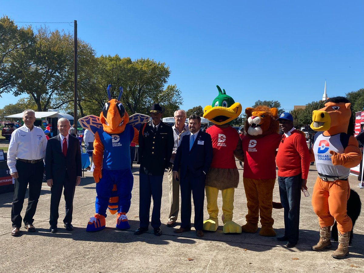 shawndalfloyd's tweet image. From our leadership TownHall to celebrating our veterans..Leading, Serving. Building community. We are Dallas College. @dallascollegetx @pyeper