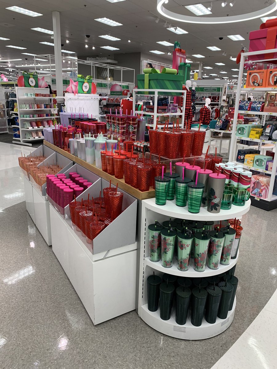 When you’re Starbucks is closed for the remodel and you still get your Holiday Mugs. Make it shine with a fabulous display! #Brickyardigans <a href="/tonypena/">Tony Pena</a> <a href="/sfritz16/">Scott Fritzler</a> #Target #Starbucks
