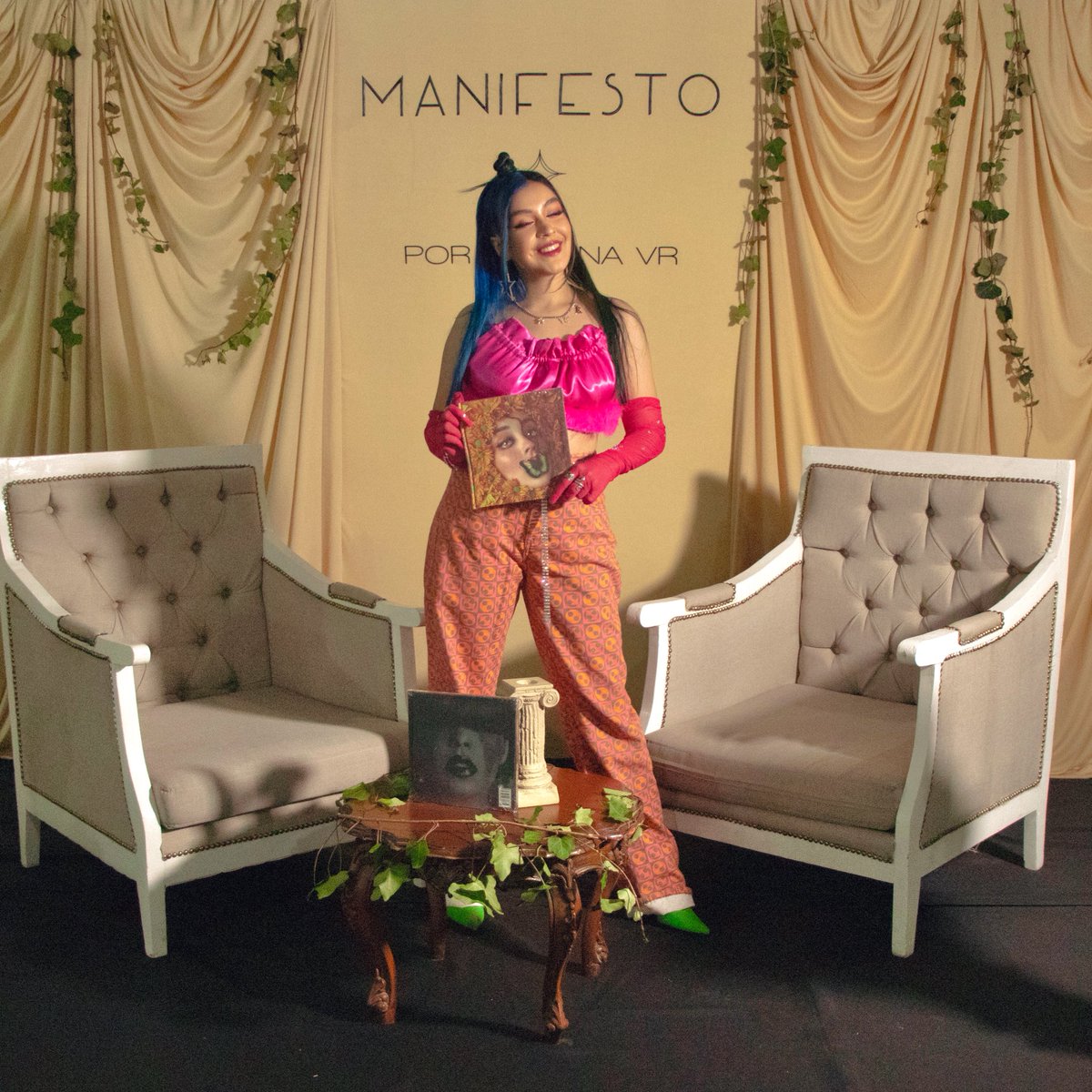 bykrishnavr's tweet photo. Mi libro ya está a la venta en mi página web y en Amazon (link abajo) 🤍 

‘Manifesto’ es un libro que para mi representa la dualidad de mi obra y mis pensamientos a través de los años, les dejo un pedazo de mí con este libro 💫 https://t.co/w0SRKqXB9d
