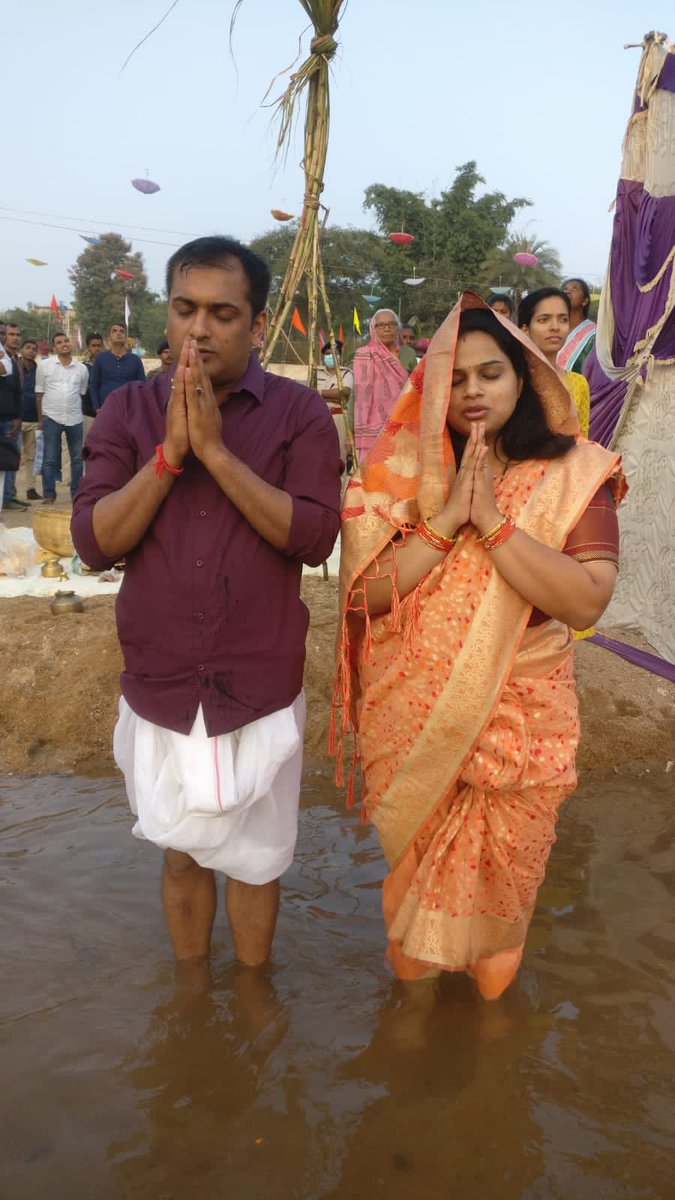 संध्या अर्घ्य की कुछ तस्वीरें । अस्ताचलगामी सूर्य की उपासना हेतु सपरिवार #chathpuja <a href="/RamesanReeshma/">reeshma_ramesan</a> <a href="/DrRaniKhushboo/">Dr Khushboo Rani</a>