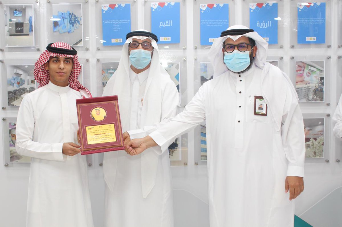 tanmya37's tweet photo. بحضور محافظ أبوعريش اختتمت #تنمية_أبوعريش فعاليات الأسبوع العالمي لصحة الأسنان التي نفذت بالشراكة مع الشريك الاستراتيجي مجمع @tabibicare وبتنظيم من فريق @lenamthe1 باللجنة، مثمنين لمجمع طبييي الطبي هذه الشراكة المميزة التي انعكس أثرها على المجتمع راجين الله لهم التوفيق. https://t.co/Px2sGn9ZHo