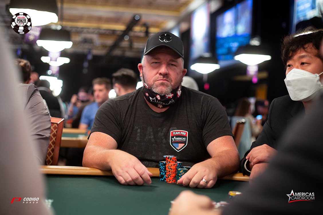 CodigoPoker's tweet photo. Chipleader 😎
#WSOPMainevent
Día 3 • Nivel 12
Blinds: 1.5K/3 k - 3k
@CMONEYMAKER 

LiveBlog ➡ https://t.co/kgfL9iztLd https://t.co/nVN087fkLC