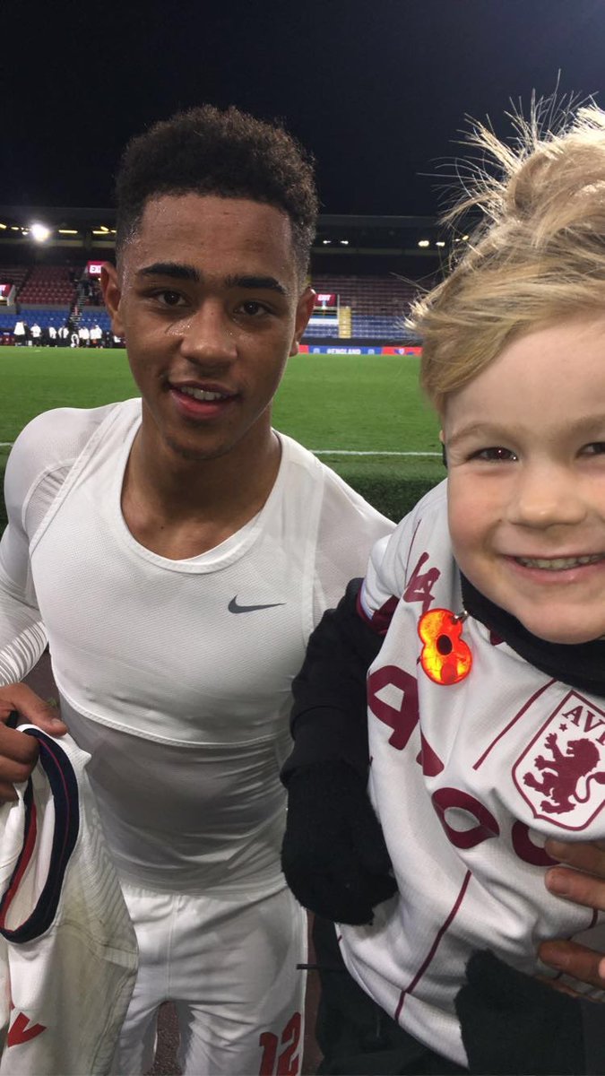 harryvarley9's tweet photo. @JacobRamsey28  thank your for making my little brothers night ❤️🙌🏻⚽️ https://t.co/wFUr8rTkCR
