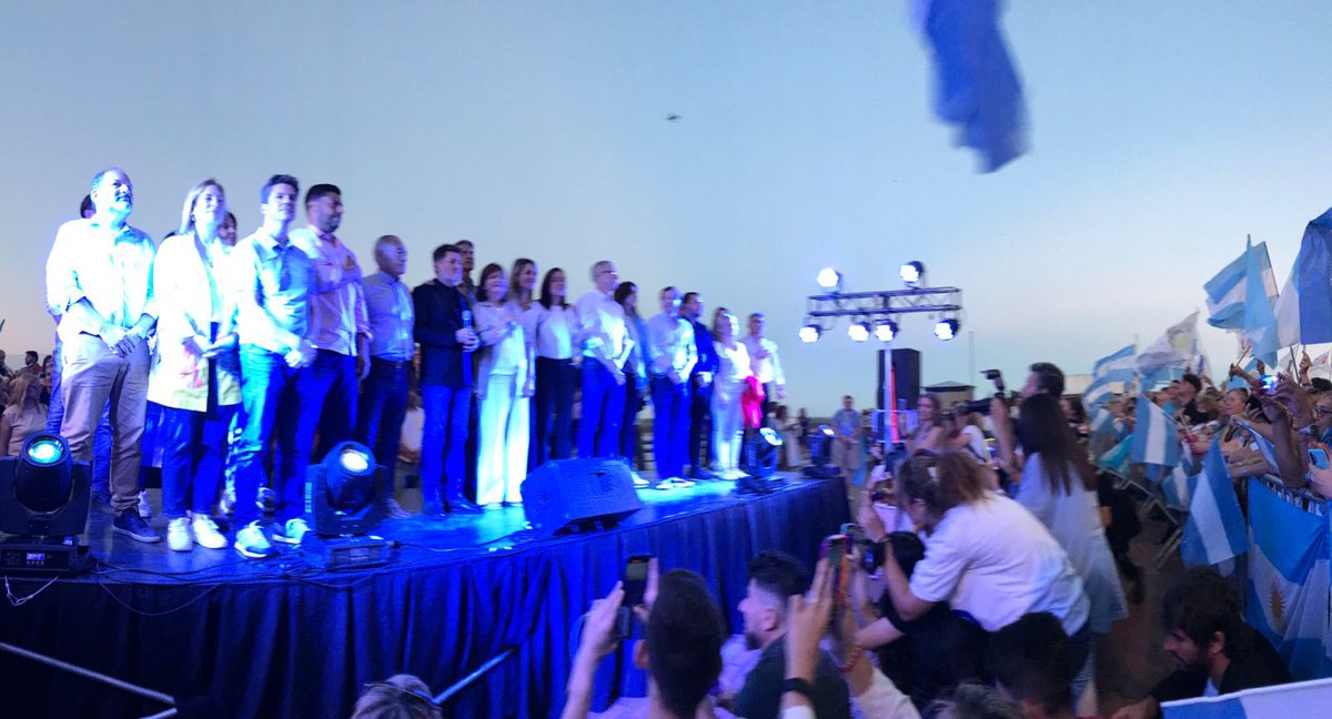 _charlycardozo's tweet photo. Hoy en Rosario se palpita la FUERZA DEL CAMBIO. Somos muchos los rosarinos que queremos vivir tranquilos, sin mafias , ni delincuencia . Es un desafío grande , pero este #14N damos el primer paso. Gracias @PatoBullrich por venir y apoyar a @carolinalosada y a @anitalmartinez https://t.co/I9P4Awt89v