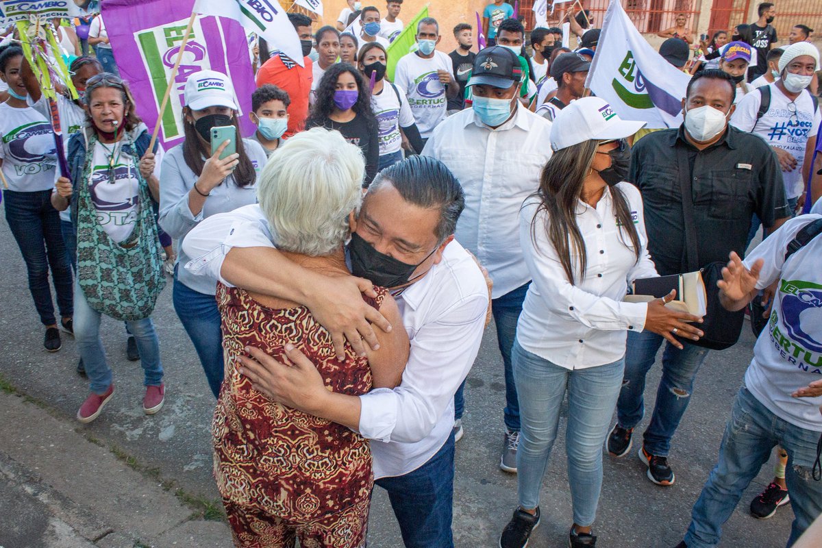 ComandoBertucci's tweet photo. Hoy el sector La Guacamaya desbordó esperanza. Estamos juntos en esto que llamamos la reconstrucción de nuestro estado. Segamos adelante, no nos detendremos por amor a nuestra gente. #CaraboboParaTodos https://t.co/yOcwnR0BPp