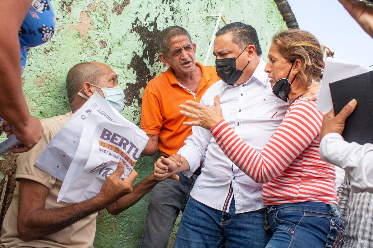 ComandoBertucci's tweet photo. Hoy el sector La Guacamaya desbordó esperanza. Estamos juntos en esto que llamamos la reconstrucción de nuestro estado. Segamos adelante, no nos detendremos por amor a nuestra gente. #CaraboboParaTodos https://t.co/yOcwnR0BPp