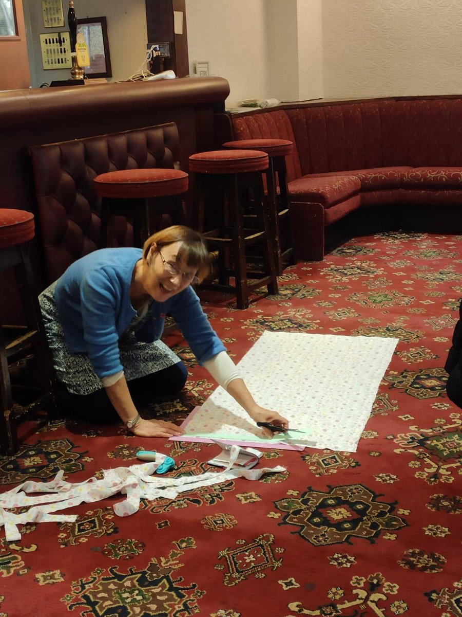 Some happy faces and crafts for our wreath-makimg workshop today! 

Do you have a craft you're wanting to learn?