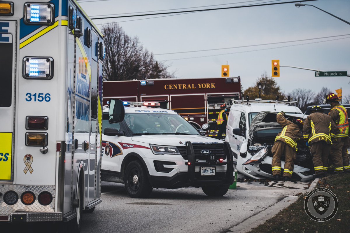 FirstResponseP1's tweet photo. Emergency crews on-scene of an MVC in Newmarket today 
•
•
#centralyorkfire #cyfs #yorkregionalpolice #yrp #yorkregionparamedics #yrps #firedepartment #fd #policeservice #pd #paramedicservice #ems #emergencyservices #newmarket  #yorkregion #ontario #canada @CentralYorkFire https://t.co/ezZedKLtUT