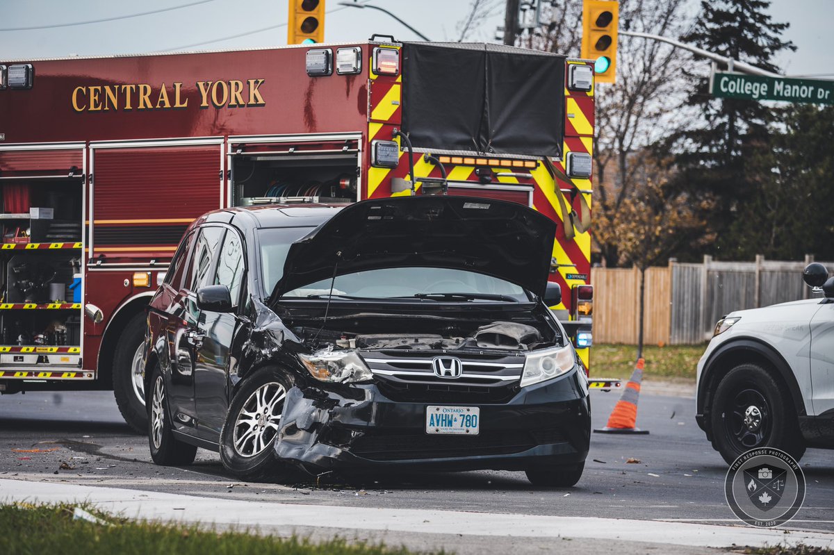 FirstResponseP1's tweet photo. Emergency crews on-scene of an MVC in Newmarket today 
•
•
#centralyorkfire #cyfs #yorkregionalpolice #yrp #yorkregionparamedics #yrps #firedepartment #fd #policeservice #pd #paramedicservice #ems #emergencyservices #newmarket  #yorkregion #ontario #canada @CentralYorkFire https://t.co/ezZedKLtUT