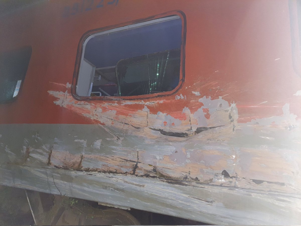 PavanGolecha's tweet photo. Stones hit on COACH A1 due to landslides, 6 to 7 coaches are derailed. https://t.co/HTM9P2sMQD