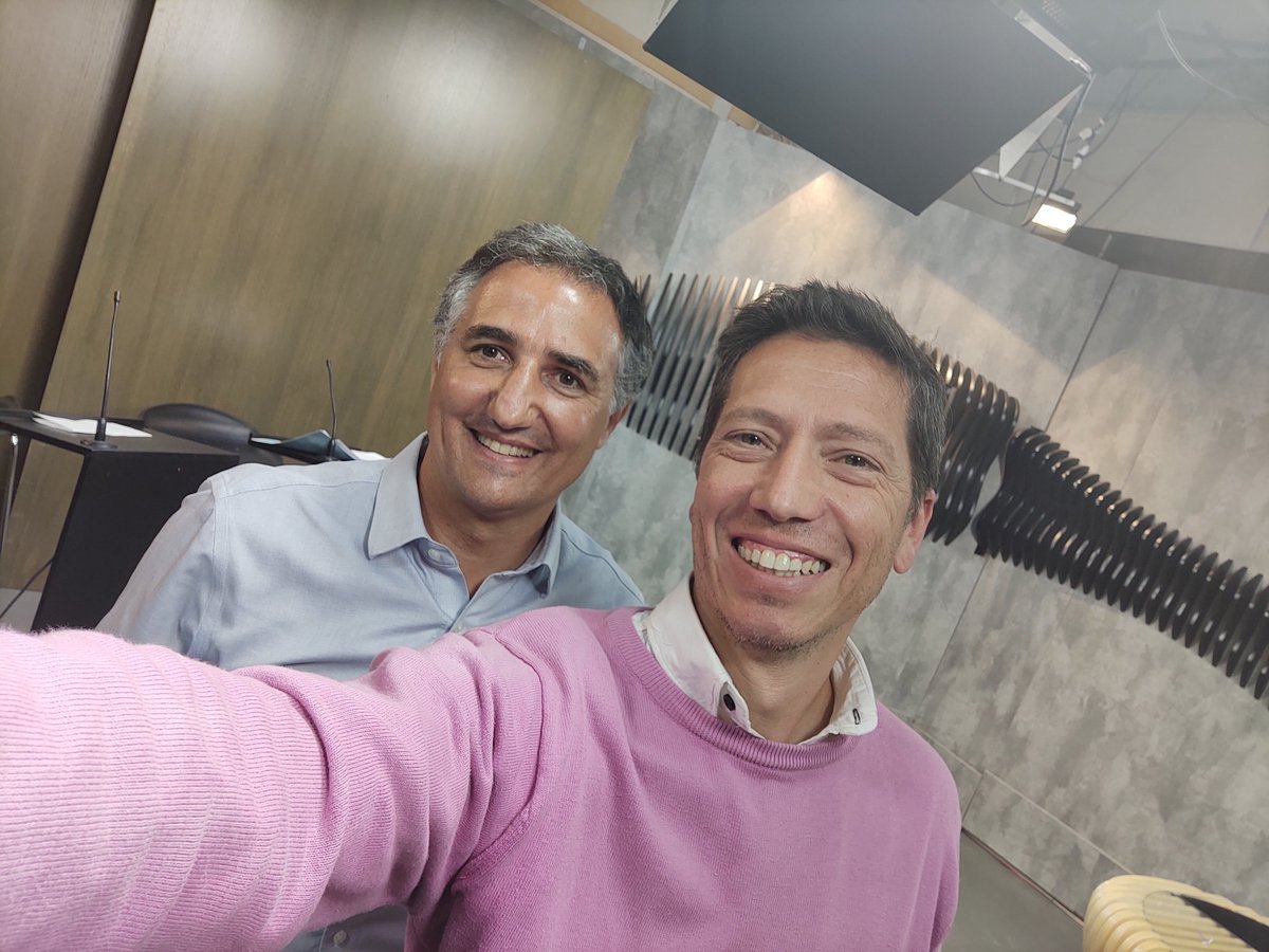 fico_tandil's tweet photo. Oficialmente, mí último día de campaña 2021. Está vez me tocó como jefe de campaña, al lado de un equipo GIGANTE. Un largo trayecto, muchas veces cansador, pero se hizo con muchas ganas. A esperar al domingo con el deseo de lograr lo mejor que podamos para #Tandil
Gracias 👇 https://t.co/v4ko2lasAI