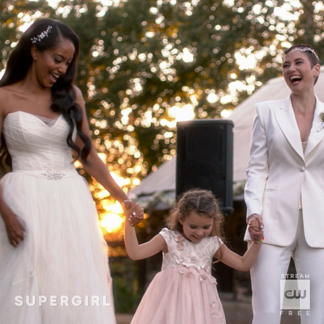 TheCWSupergirl's tweet photo. Such a beautiful wedding 😭Stream the extended series finale of #Supergirl now: https://t.co/AKLj3vnQLT #StrongerTogether https://t.co/0DJ0aZdxKa