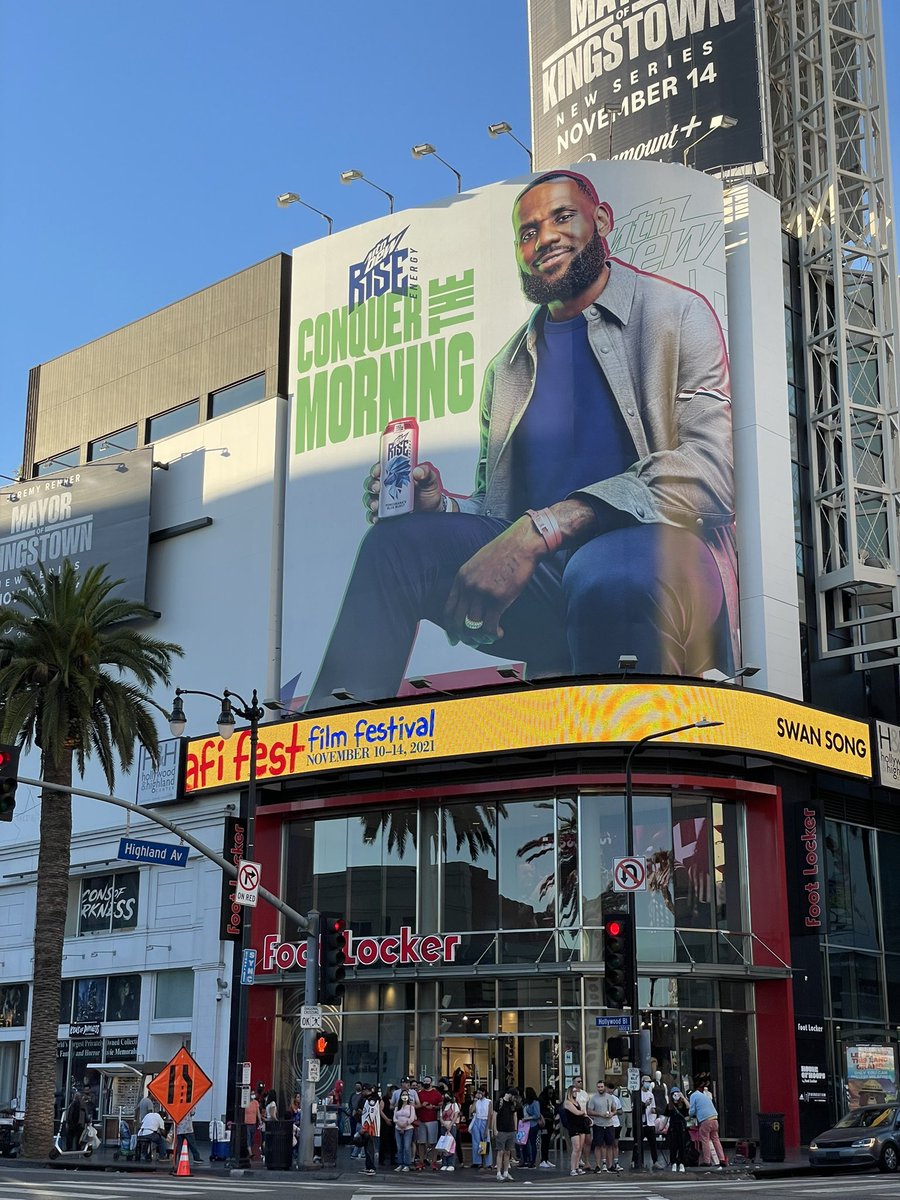 Directorjdyer's tweet photo. @KingJames on Vacation with my wife. LA hasn’t been very nice to us. Any pointers? Where to eat? Where to go for entertainment? We are here until Sunday. https://t.co/gRrIDruWSz