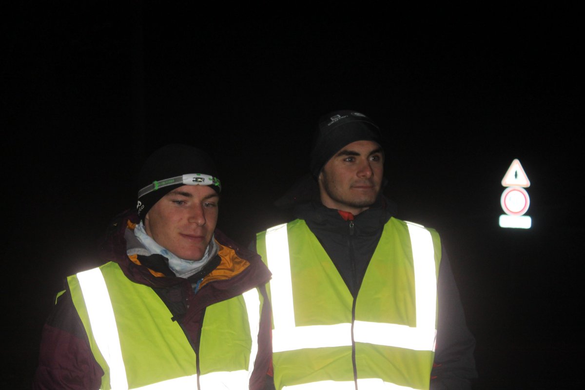 Nos 40 commissaires de course assurent la sécurité et guident nos coureurs avec le sourire malgré le froid et la fatigue ! #Endurance #running