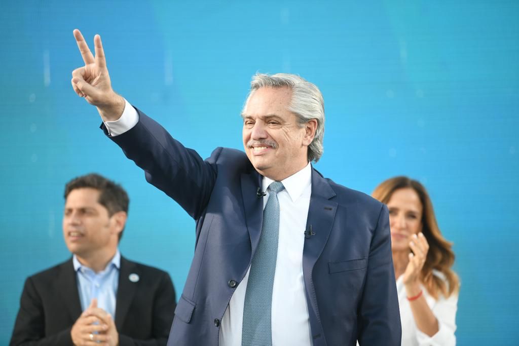 🇦🇷☀️ <a href="/alferdez/">Alberto Fernández</a>: “No tengan ninguna duda, que nuestra primera obligación es con lxs argentinxs que más están necesitando”.

Acompañamos a <a href="/alferdez/">Alberto Fernández</a>, <a href="/CFKArgentina/">Cristina Kirchner</a>, <a href="/Kicillofok/">Axel Kicillof</a> y <a href="/vtolosapaz/">Victoria Tolosa Paz</a> en el acto de cierre de campaña del <a href="/FrenteDeTodos/">Dennis</a>.

#YoVotoParaAdelante
#ArgentinaAvanza