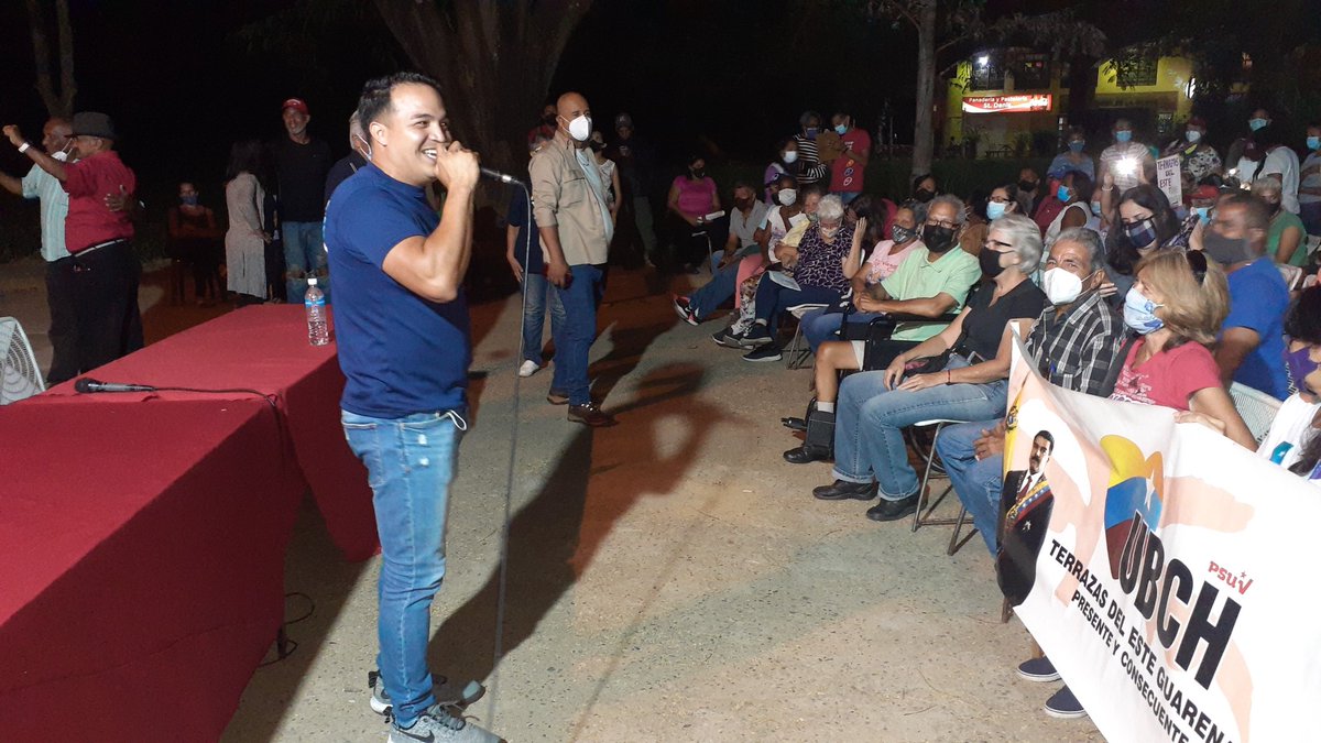 Nestor1Ramirez's tweet photo. #EnDesarrollo
@Freddy_Rod13 visita #NuevaCasarapa en una asamblea de ciudadanos localizada en la #CasaModelo https://t.co/Pcsj0EIxKw