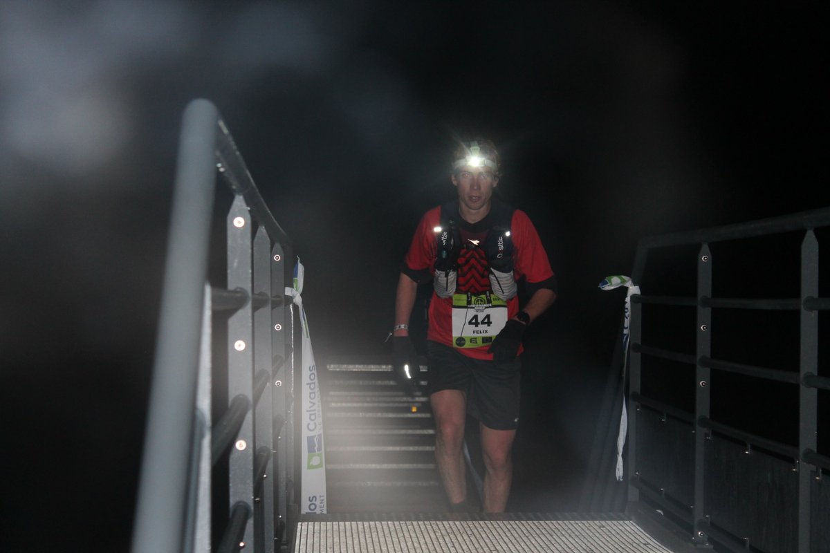 La tête de course arrive à la moitié du parcours au bout d'une dizaine d'heures d'effort ! 💪#running #ultraendurance #conditionsextrêmes