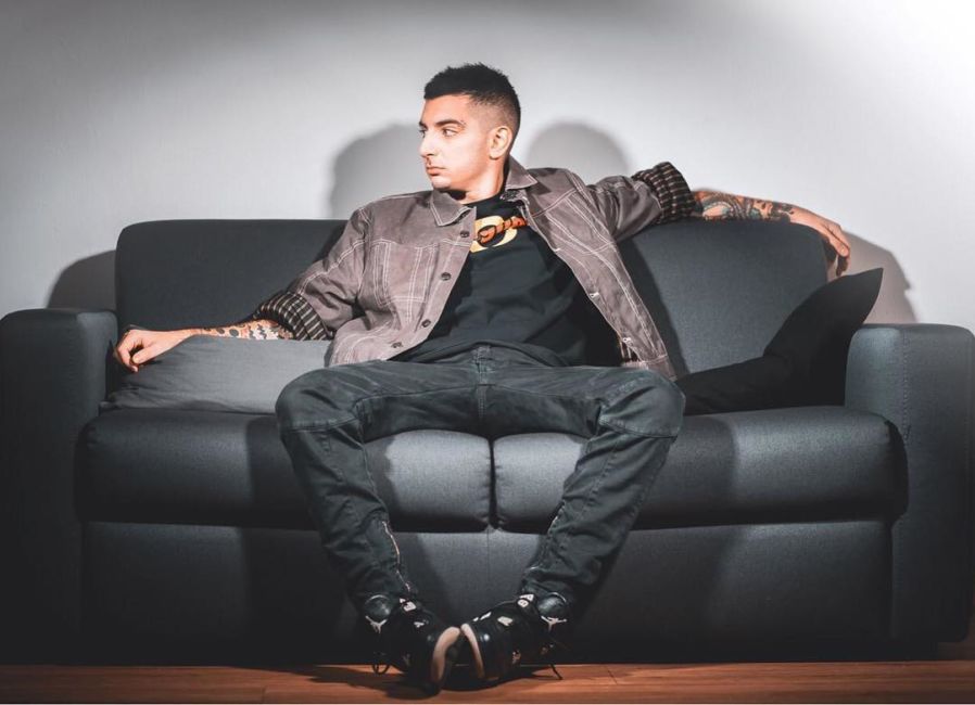RapologiaIT's tweet photo. MM Vol 4: #Madman è finalmente tornato con un nuovo mixtape! - https://t.co/6NKI1ZZyae #MmVol4 @orangeMadMan https://t.co/0qyk9N7DbN