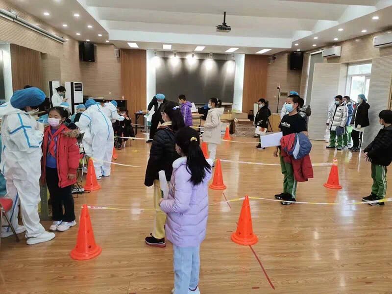 China rolls out vaccines mandate in primary schools