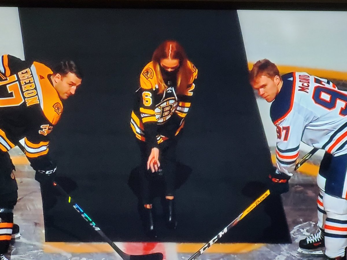 mblairYQR's tweet photo. More than hockey in Boston tonight.
#ripcolbycave https://t.co/HpjLkVEWtc