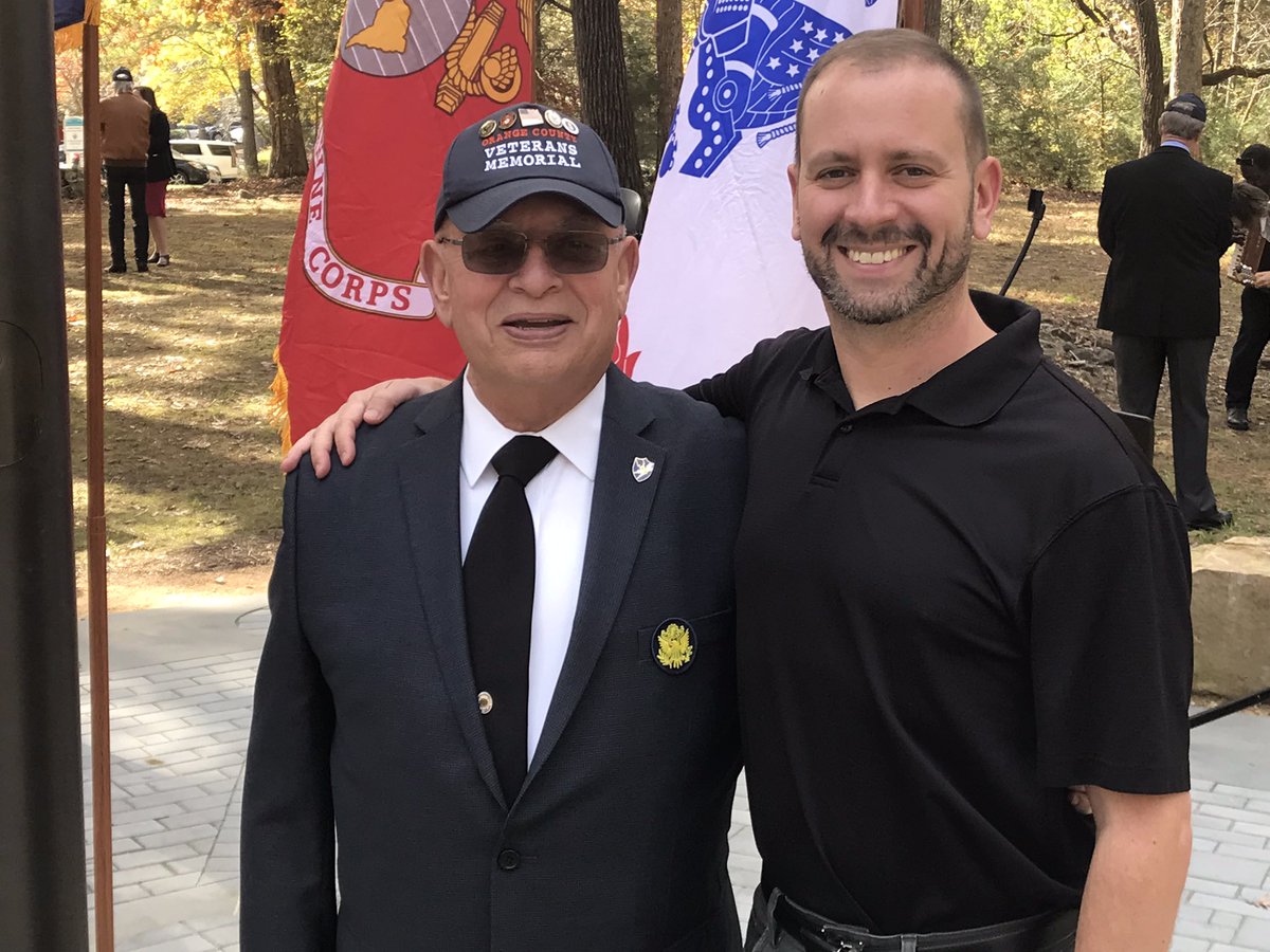 OCVetsMemorial's tweet photo. Today our community honored all those who have served our country and continue to serve today. The largest crowd ever gathered at the Chapel Hill site to pay respect to our Veterans and express gratitude for this service and sacrifice. Thank you. #VeteransDay2021 https://t.co/s8I5ztX1bC