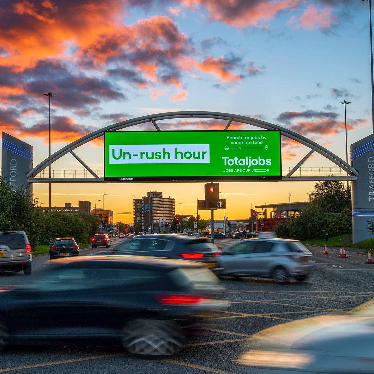 agenturxy's tweet photo. UK turned 🟩 green this month: Our campaign for @TotaljobsUK can be seen everywhere - in London, Manchester and Birmingham. #totaljobs #agenturxy https://t.co/H79xMVu2kn