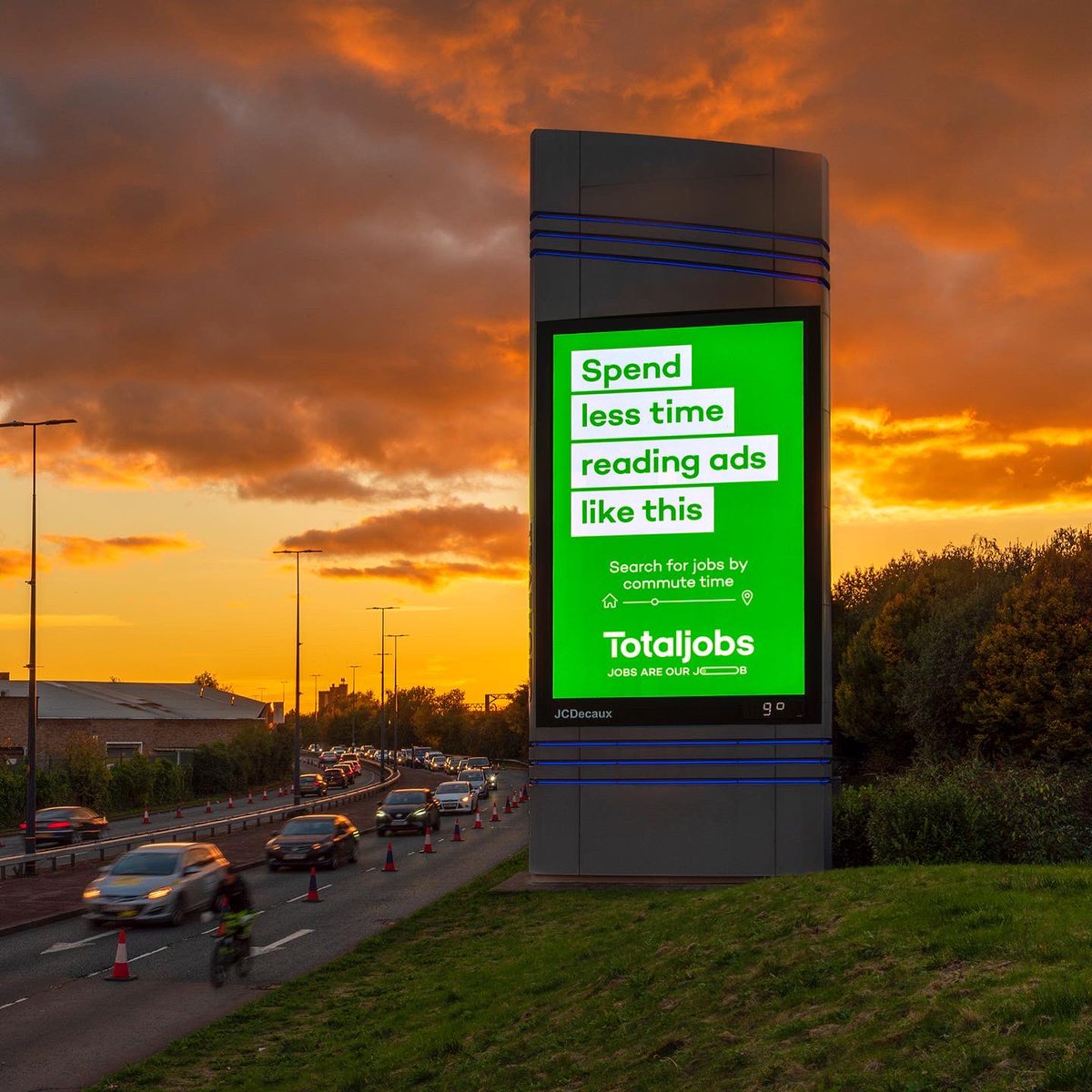 agenturxy's tweet photo. UK turned 🟩 green this month: Our campaign for @TotaljobsUK can be seen everywhere - in London, Manchester and Birmingham. #totaljobs #agenturxy https://t.co/H79xMVu2kn