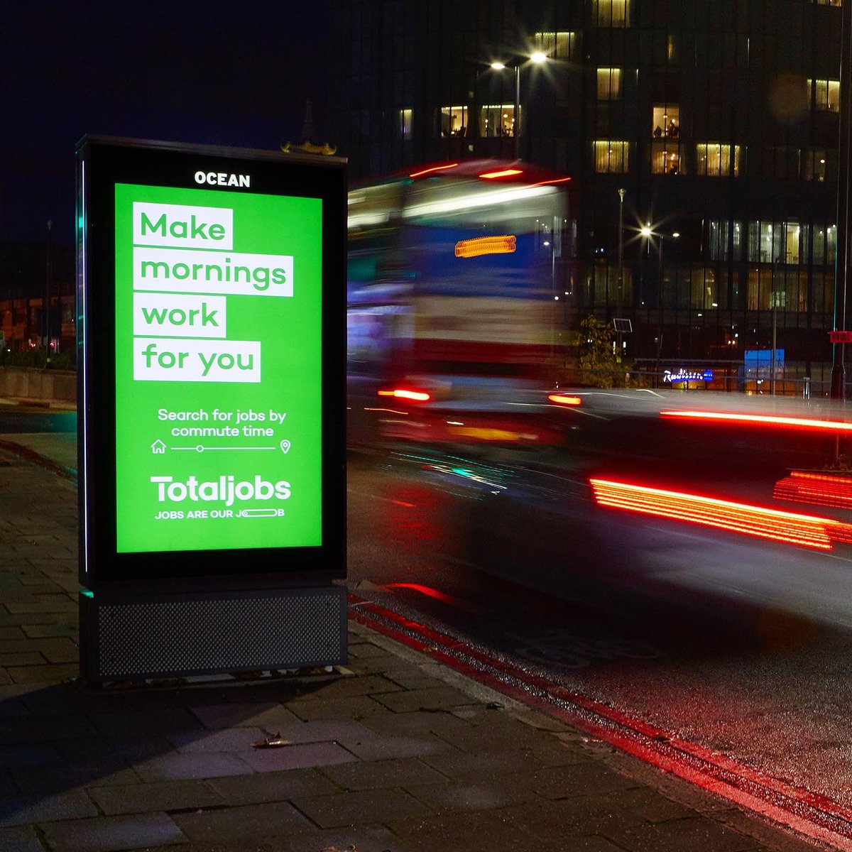 agenturxy's tweet photo. UK turned 🟩 green this month: Our campaign for @TotaljobsUK can be seen everywhere - in London, Manchester and Birmingham. #totaljobs #agenturxy https://t.co/H79xMVu2kn