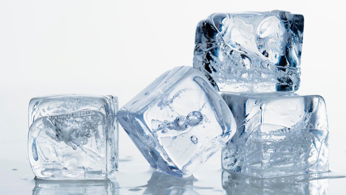 DanielAshley13's tweet photo. #WhatNotToKeepInYourFridge Ice cubes https://t.co/ECzUwLTJf3