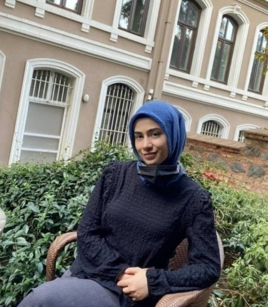 haticeeozmen's tweet photo. Başak Cengiz her gün kullandığı yolda, hiç tanımadığı bir insan tarafından canice öldürüldü. 
Neden biz kadınların her an her yerde herkes tarafından öldürülme ihtimalimiz var ? 
Bu korkuyla daha ne kadar yaşayacağız ?
#basakcengiz https://t.co/05eCaU6wbq